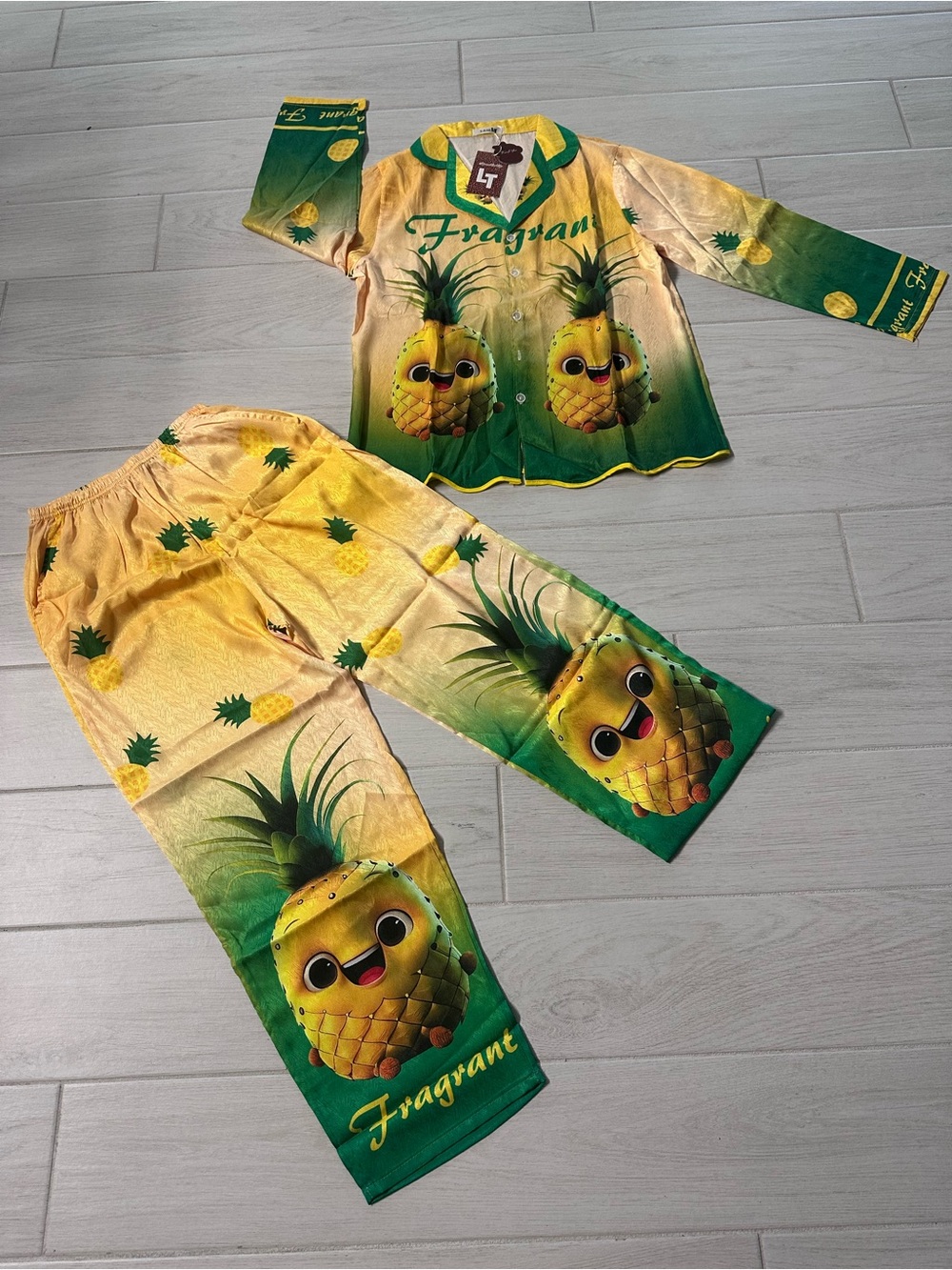 Print of  Hawaii pineapple ombré pajama set